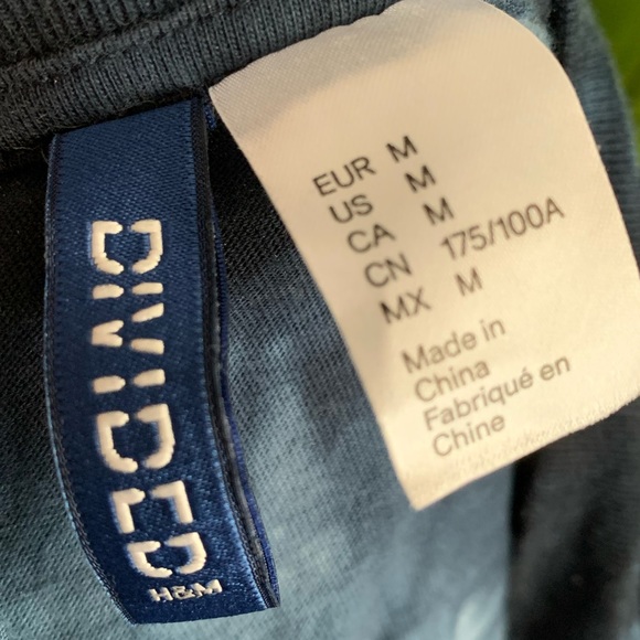 SOLD - TIE DYE T-SHIRT 🌎 - Picture 5 of 5